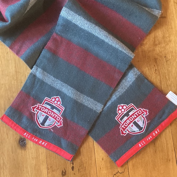 Toronto FC Fan Scarf - Picture 3 of 5